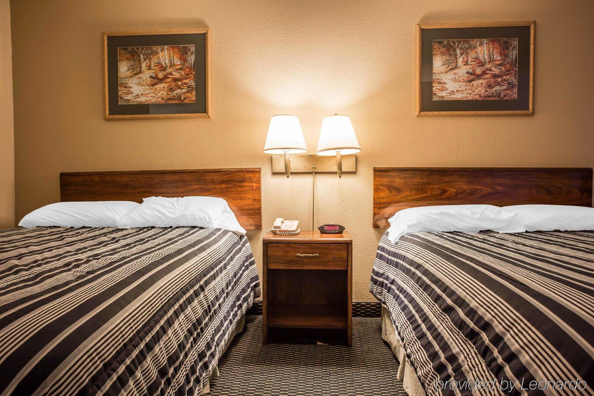 Econo Lodge Inn & Suites ลัมเบอร์ตัน ภายนอก รูปภาพ