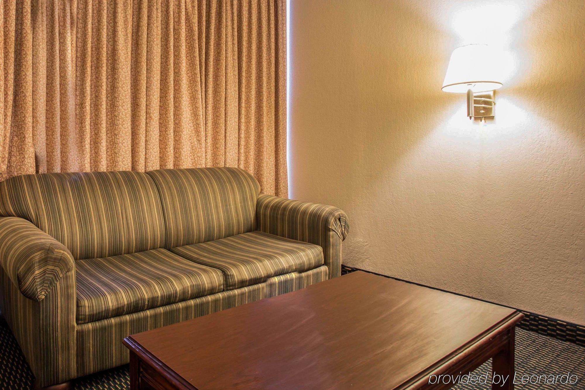 Econo Lodge Inn & Suites ลัมเบอร์ตัน ภายนอก รูปภาพ