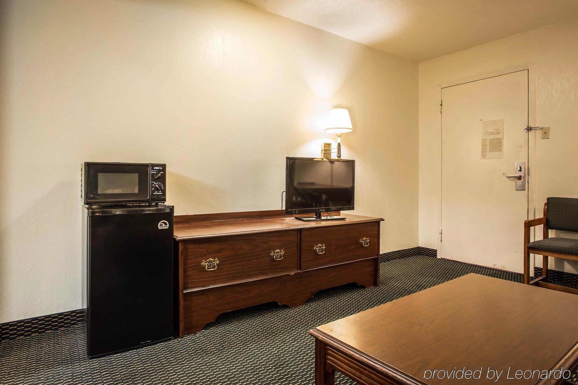 Econo Lodge Inn & Suites ลัมเบอร์ตัน ภายนอก รูปภาพ