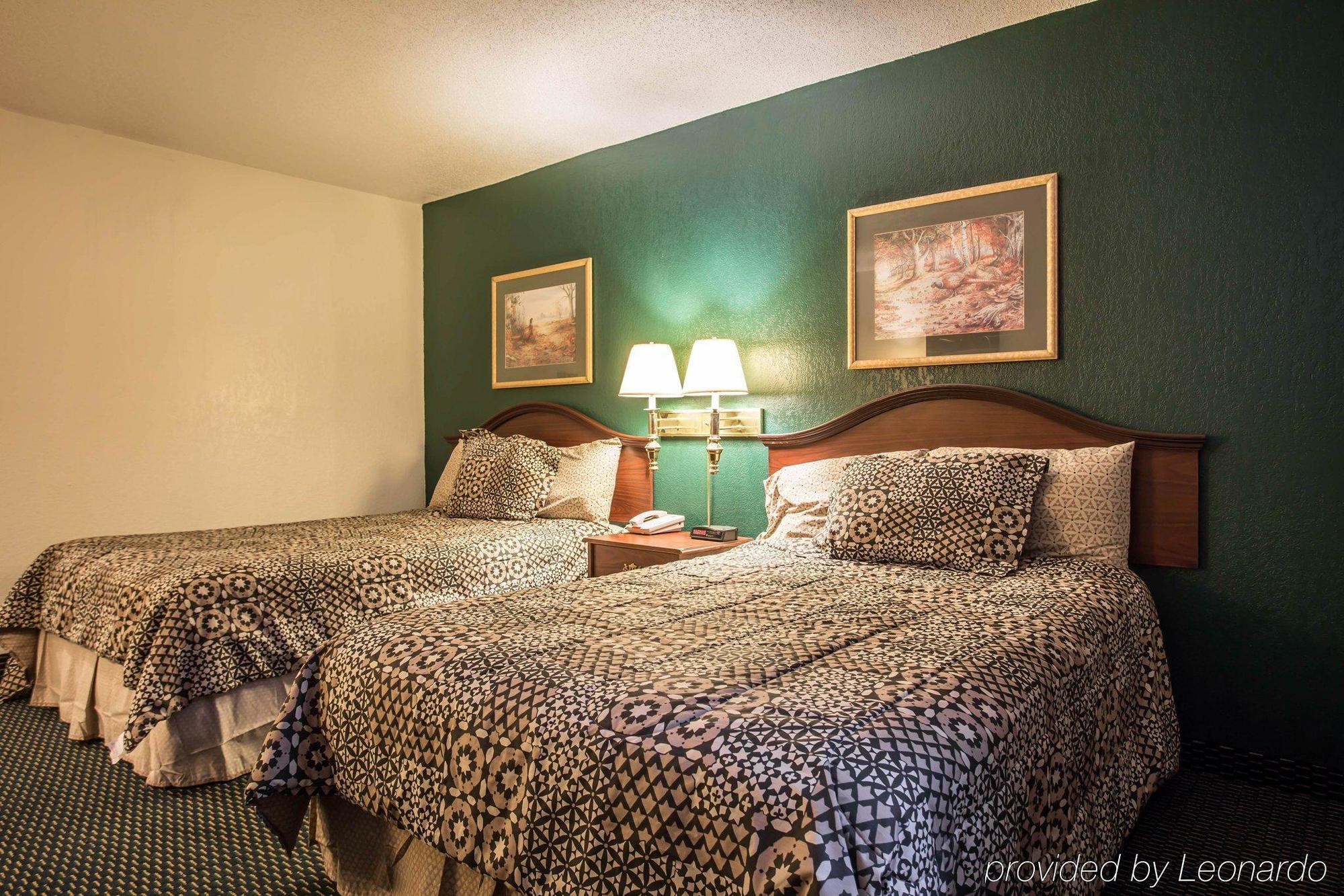 Econo Lodge Inn & Suites ลัมเบอร์ตัน ภายนอก รูปภาพ