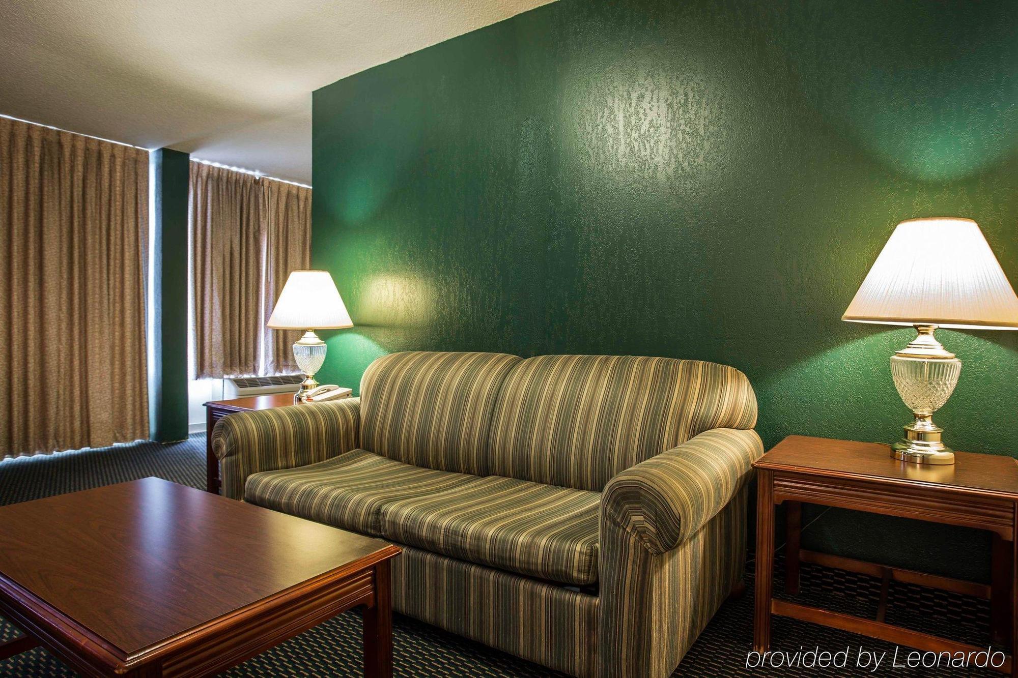 Econo Lodge Inn & Suites ลัมเบอร์ตัน ภายนอก รูปภาพ