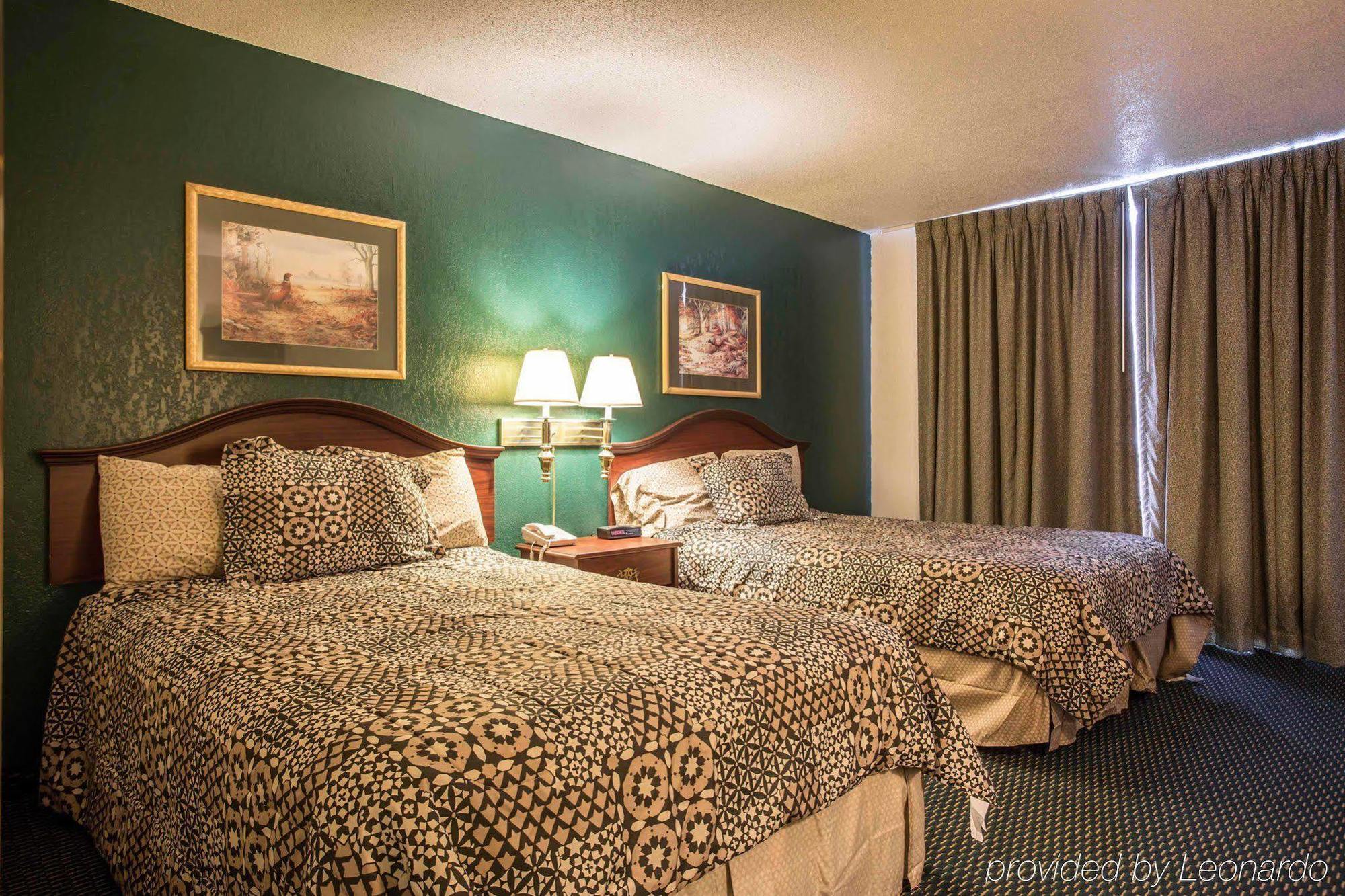 Econo Lodge Inn & Suites ลัมเบอร์ตัน ภายนอก รูปภาพ