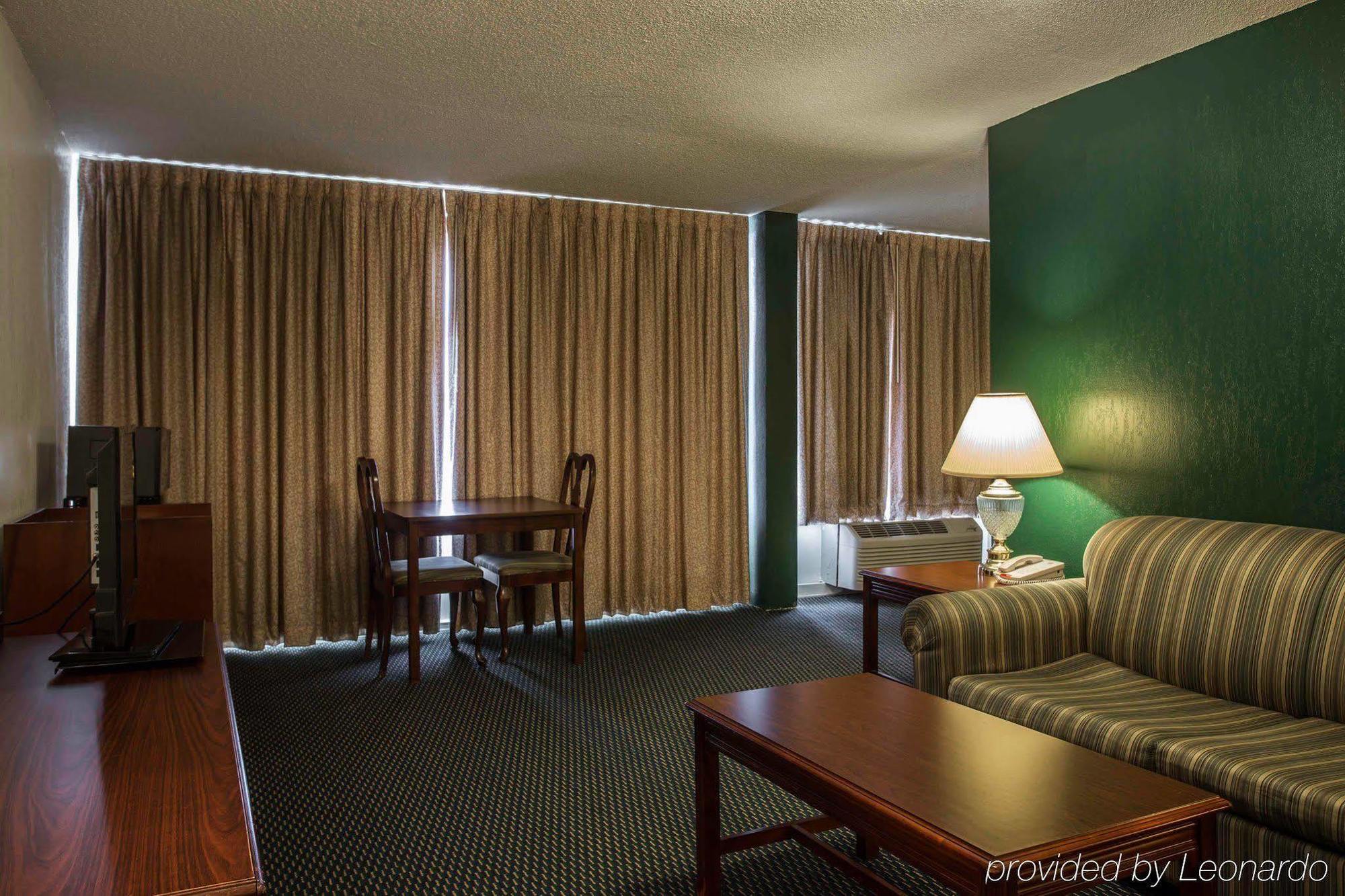 Econo Lodge Inn & Suites ลัมเบอร์ตัน ภายนอก รูปภาพ